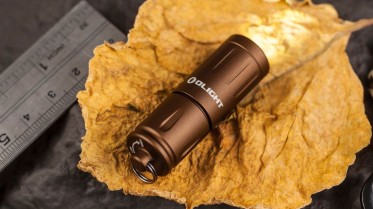 Nabíjecí baterka Olight iXV Desert Tan